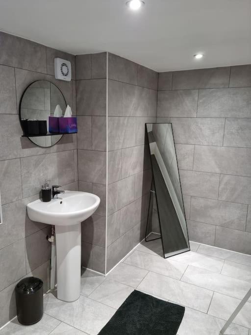 Flamingos Nest Oxford Countryside Apartment Oxford - Bicester Village - Blenheim Palace - Wifi- Free Parking Dış mekan fotoğraf